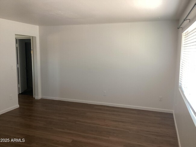 Photo - 819 W 11th St