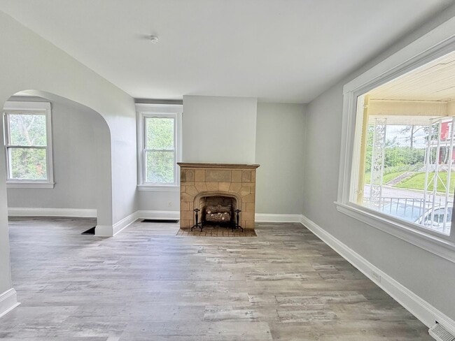 Photo - Large 3 bed 1.5 bath! Available NOW!