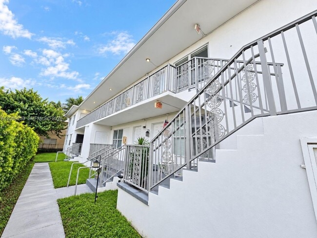 926 79th Terrace Unit 6