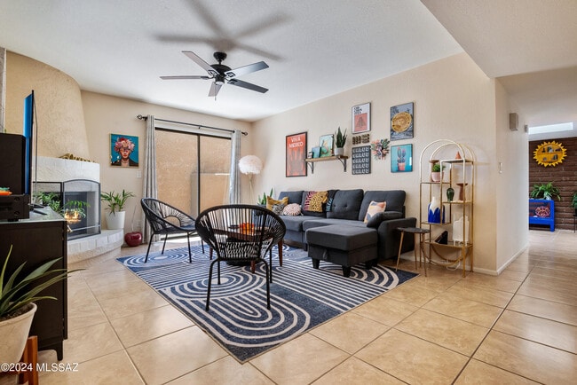 Photo - 1341 E Ellis Dr