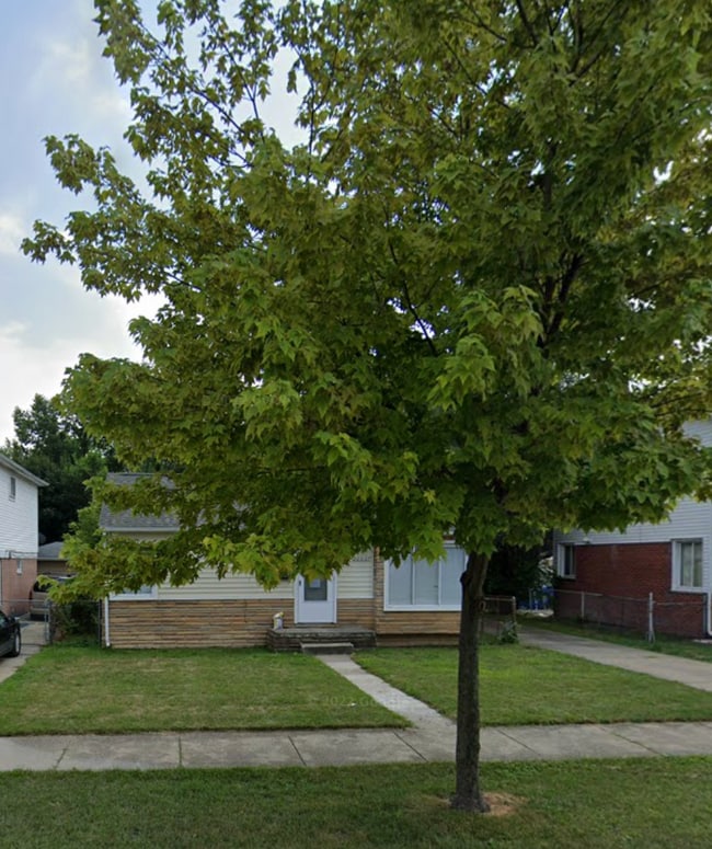 Building Photo - 26007 Amherst St Rental
