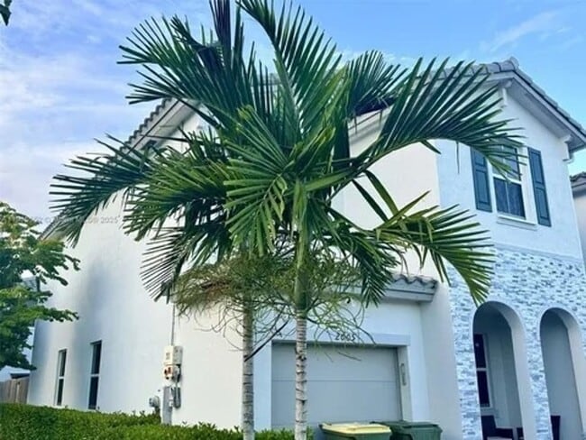 Building Photo - 2605 SE 11th Ct