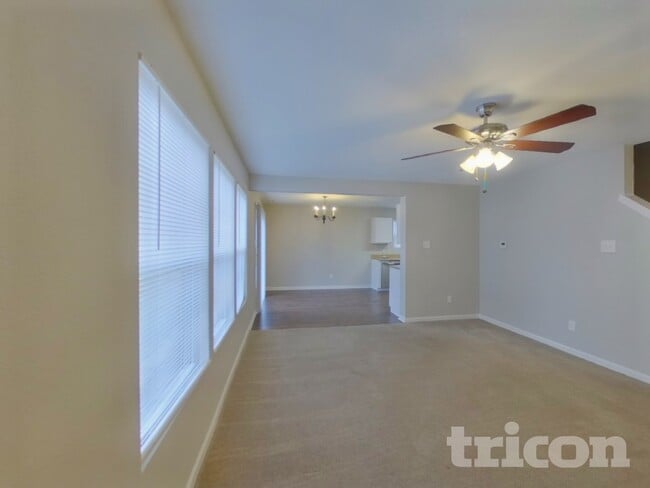 Photo - 923 Littleton Dr