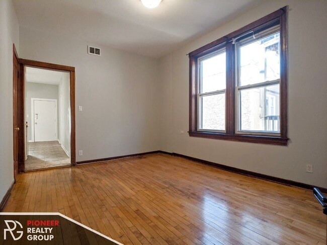 Photo - 1422 N Maplewood Ave Apartments Unit 1424-3R