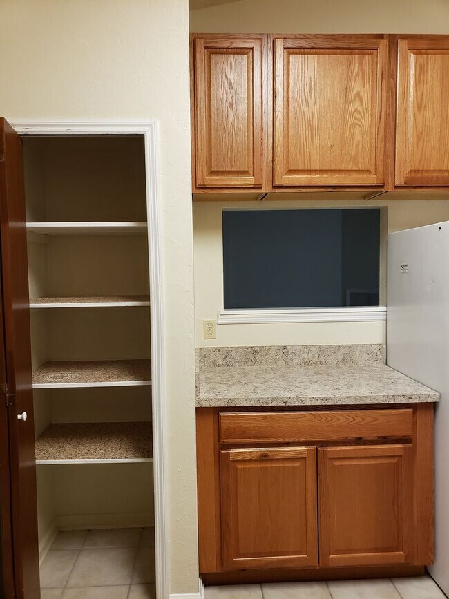 Photo - 2 Bedroom for rent January 2026 in NE Tall...