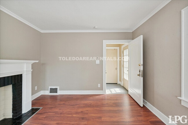 Photo - 2030 Wyndhurst Rd