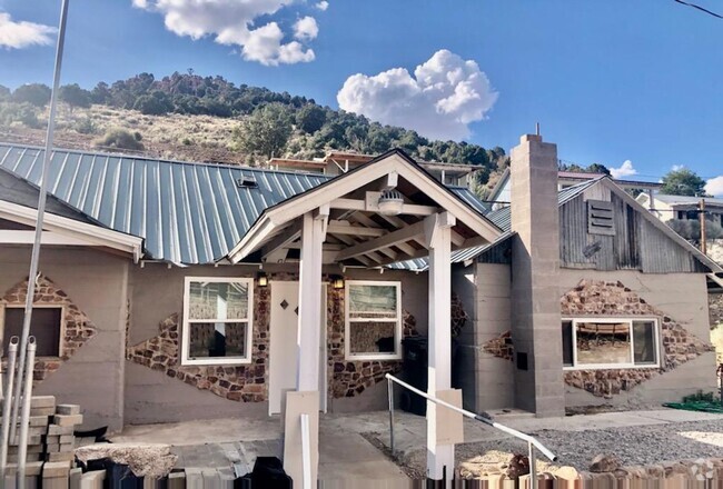 Building Photo - Pioche Mining Town Home