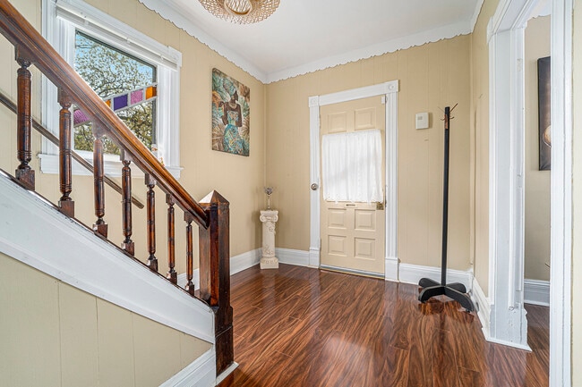 Photo - 218 Woodward St