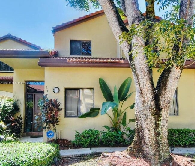 Building Photo - 10534 NW 10th Ct Unit D-137