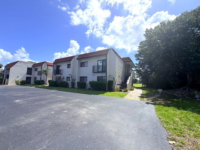 Building Photo - FIRST MONTH RENT FREE@! Immaculate 55+ Condo with Views of Golf Course in N. Ft. Myers