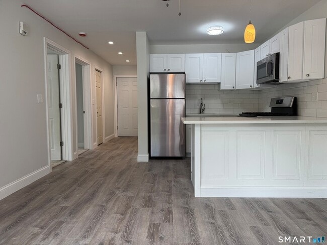 Photo - 1085 Whalley Ave