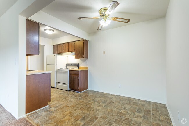 1 BR, 1 BA - 728 SF