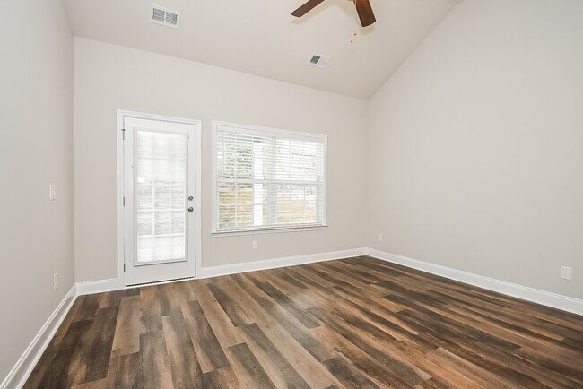 Photo - 67 Rosemont Ct