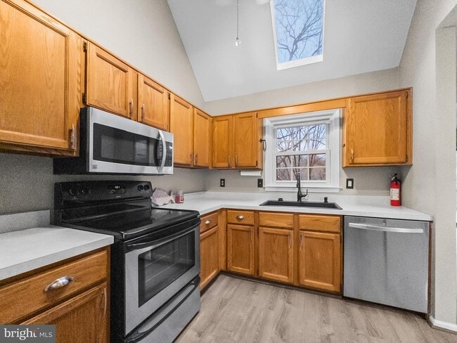 Photo - 6586 Hemlock Point Rd