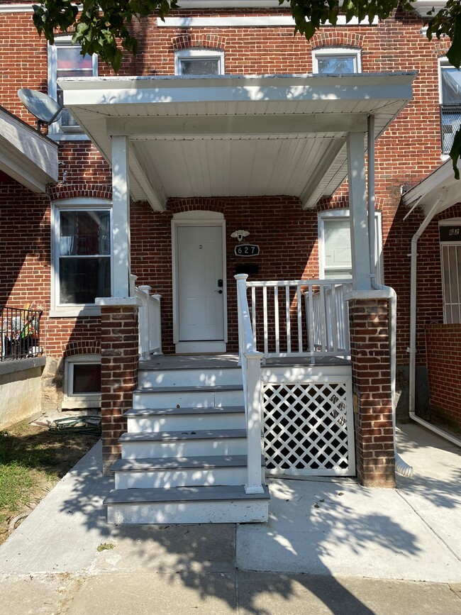 Building Photo - 627 Denison St Rental