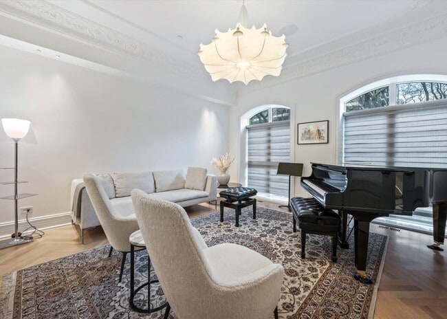 Photo - 441 W Deming Pl