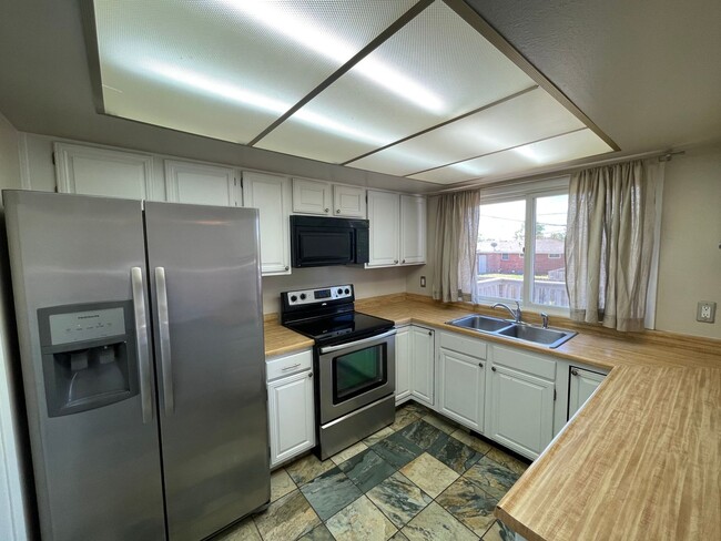Photo - 3321 Bevans St