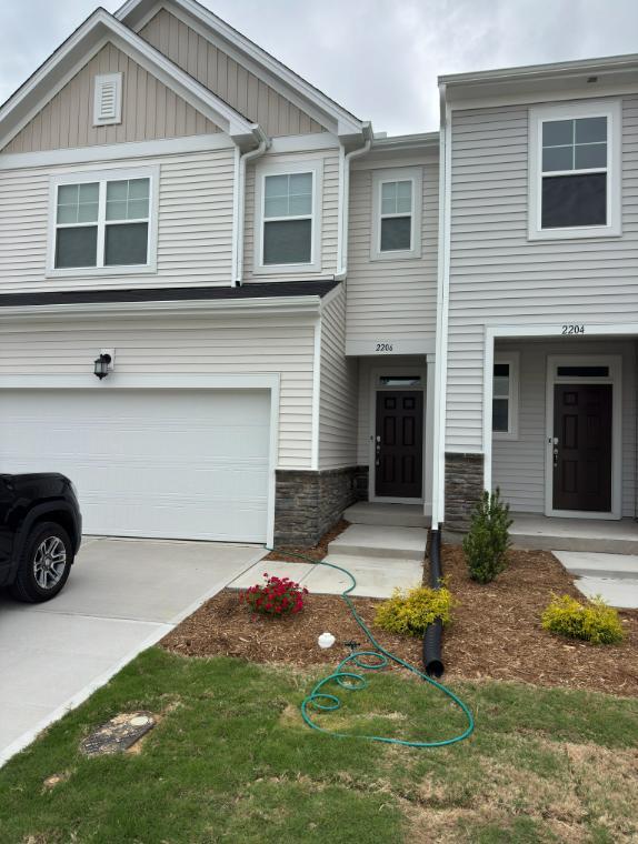Photo - 2206 Caen St