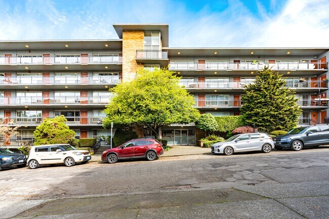 700 E Mercer
