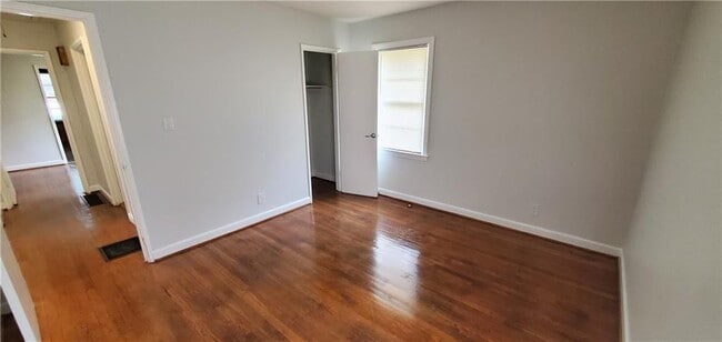 Photo - 2704 Gresham Rd S E