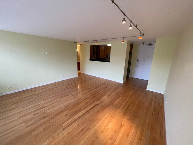 Photo - 1450 E 55th Pl Unit 318S