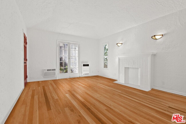 Photo - 1392 1/2 Edgecliffe Dr