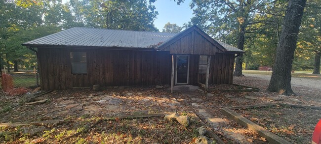 Photo - 4 Bedroom/1 Bath Cabin in Batesville