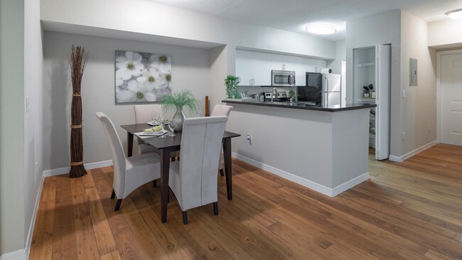 Model Dining Area| Aspire at Gateway