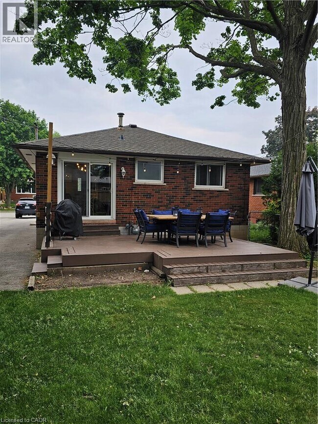 Photo - 1326 Rosemary Crescent