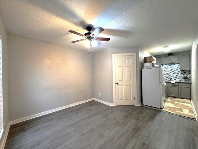 Building Photo - 1813 Hatwell St Unit A
