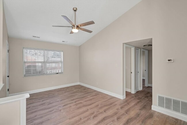 Photo - 1607 E Swan Cir