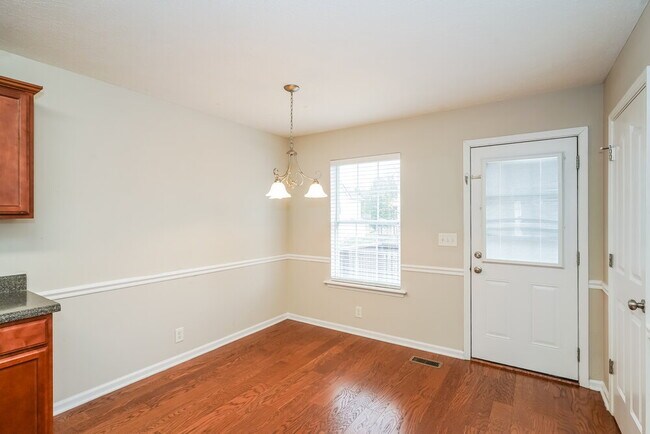 Photo - 242 Grovedale Trce