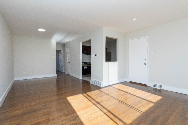 Building Photo - 7041 N 15th St Rental