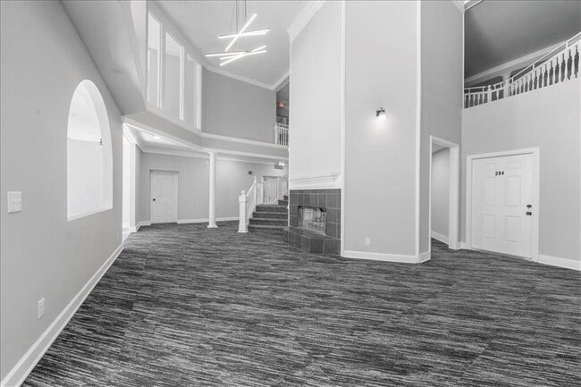 Building Photo - 5399 Northland Dr NE Unit 303