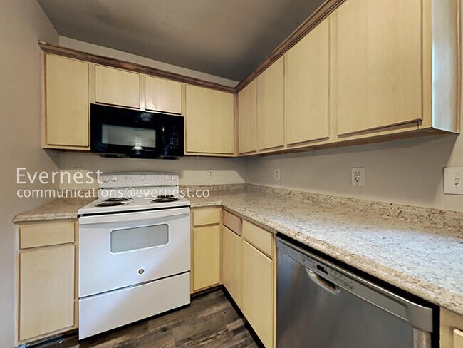 Photo - 320 Ezekial Ave