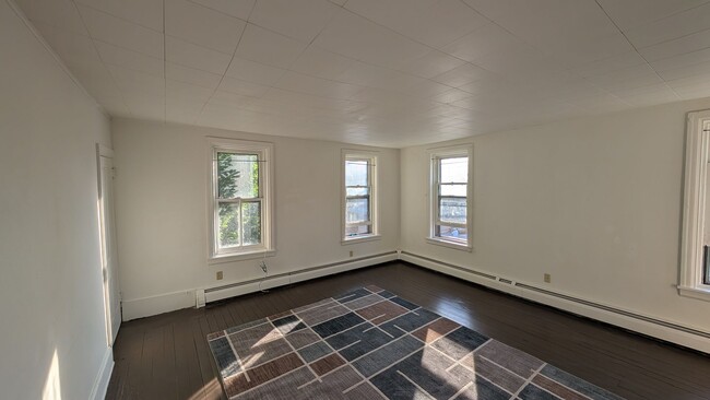Photo - Spacious 3 BR on quiet Columbia street! Unit Apt 2
