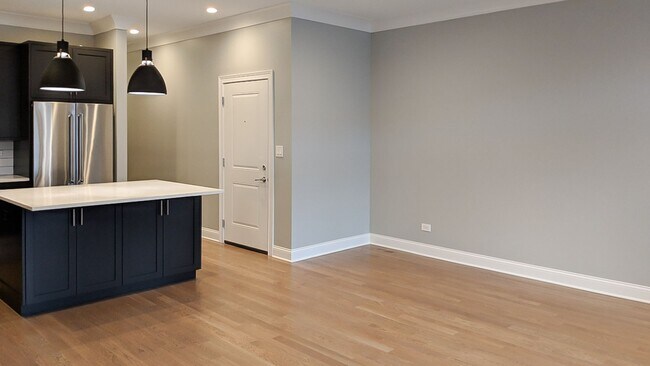 Photo - 2319 N Southport Ave Unit 2N