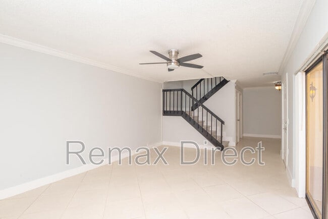Photo - 1700 Embassy Dr