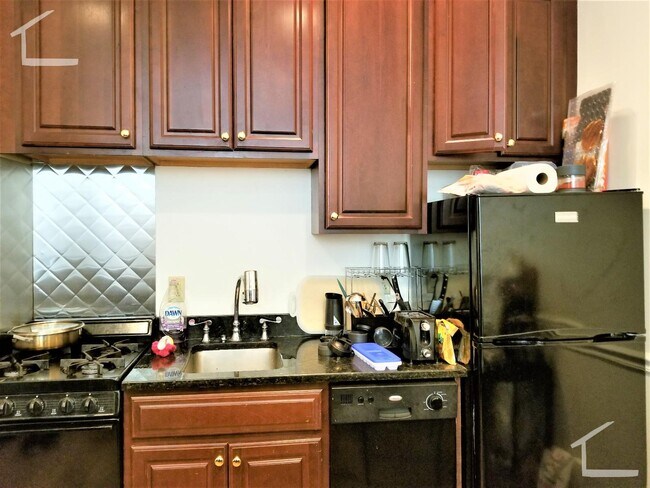 Photo - 1615 Tremont St