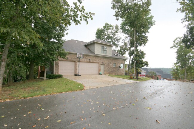 Photo - 27 Carriage Hill