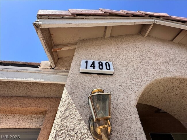 1480 Amitola Ave