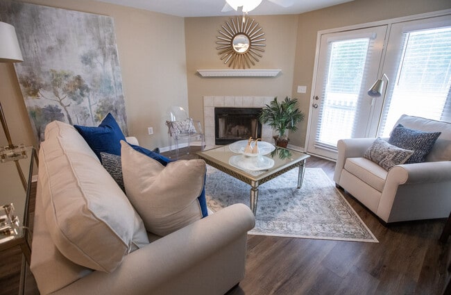 Barbaretta Living Room - South Pointe Apartments and Homes