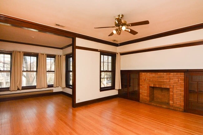 Building Photo - 1319 W Newport Ave Unit J05P