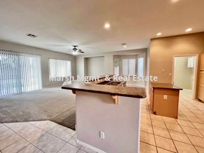 Photo - Beautiful 3 bedroom + den home in Gilbert ...