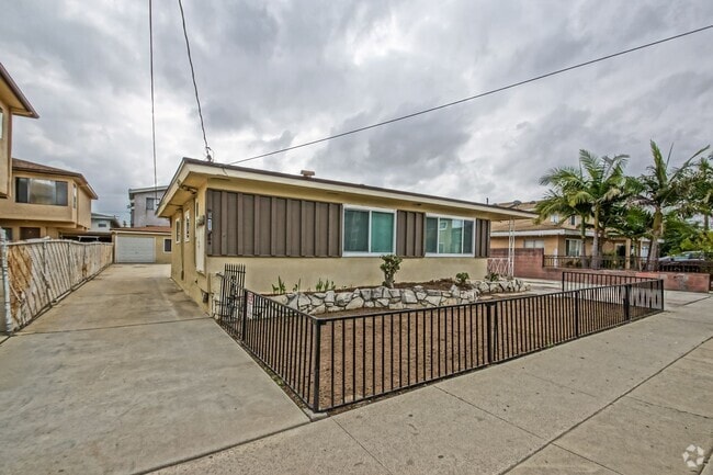 Building Photo - 11864 Manor Dr Unit C Rental