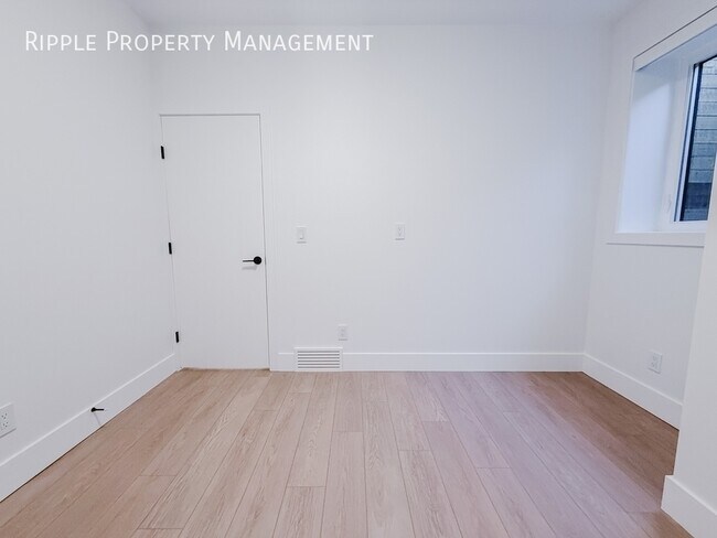 Photo - AMAZING 2 BEDS, 1 BATHS MULTIPLEX | AIR CONDITIONING & WINDOW COVERINGS