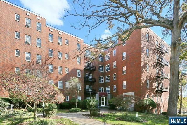Building Photo - 2340 Linwood Ave Unit 0C-0C Rental