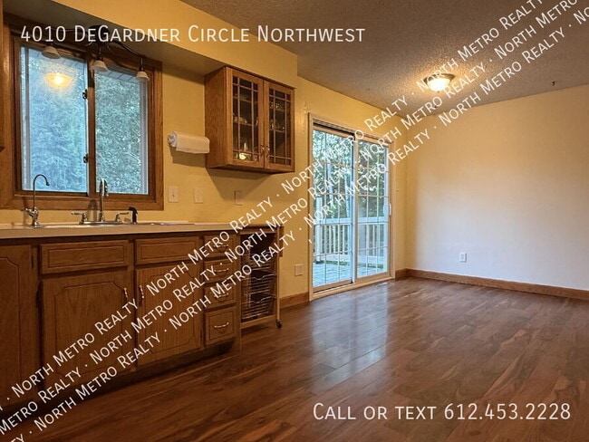 Photo - 4010 DeGardner Cir NW