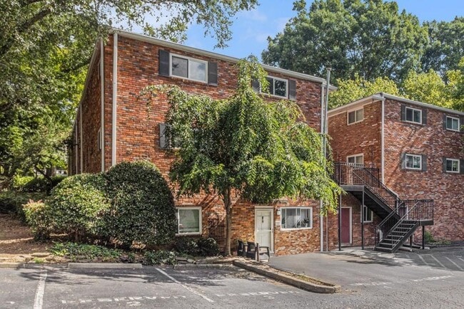 Building Photo - 343 8th St NE Unit T1