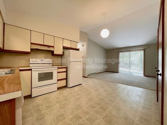 Photo - 16548 Taft Rd